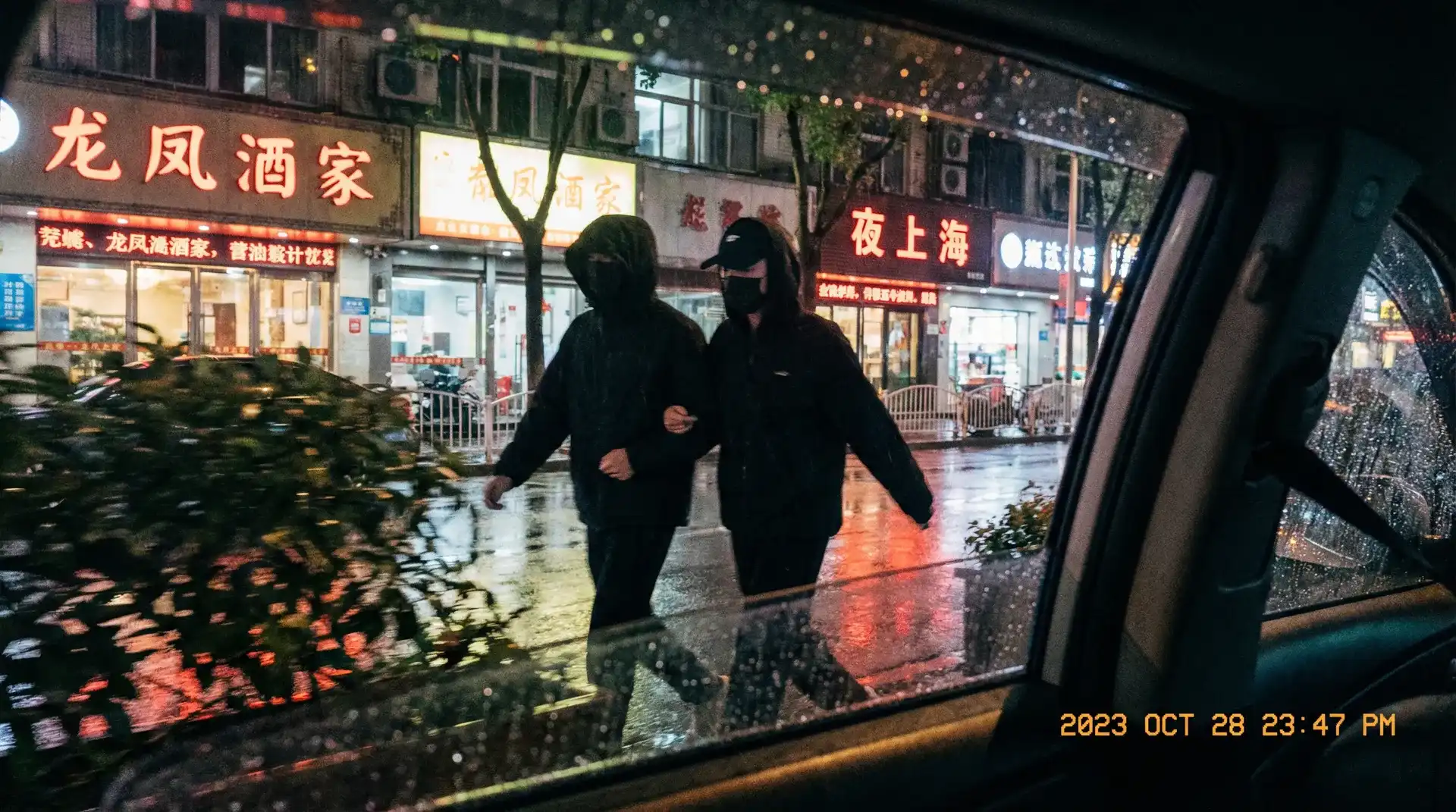 鸿博体育版网站 - 顶流明星深夜密会现场抓拍照片